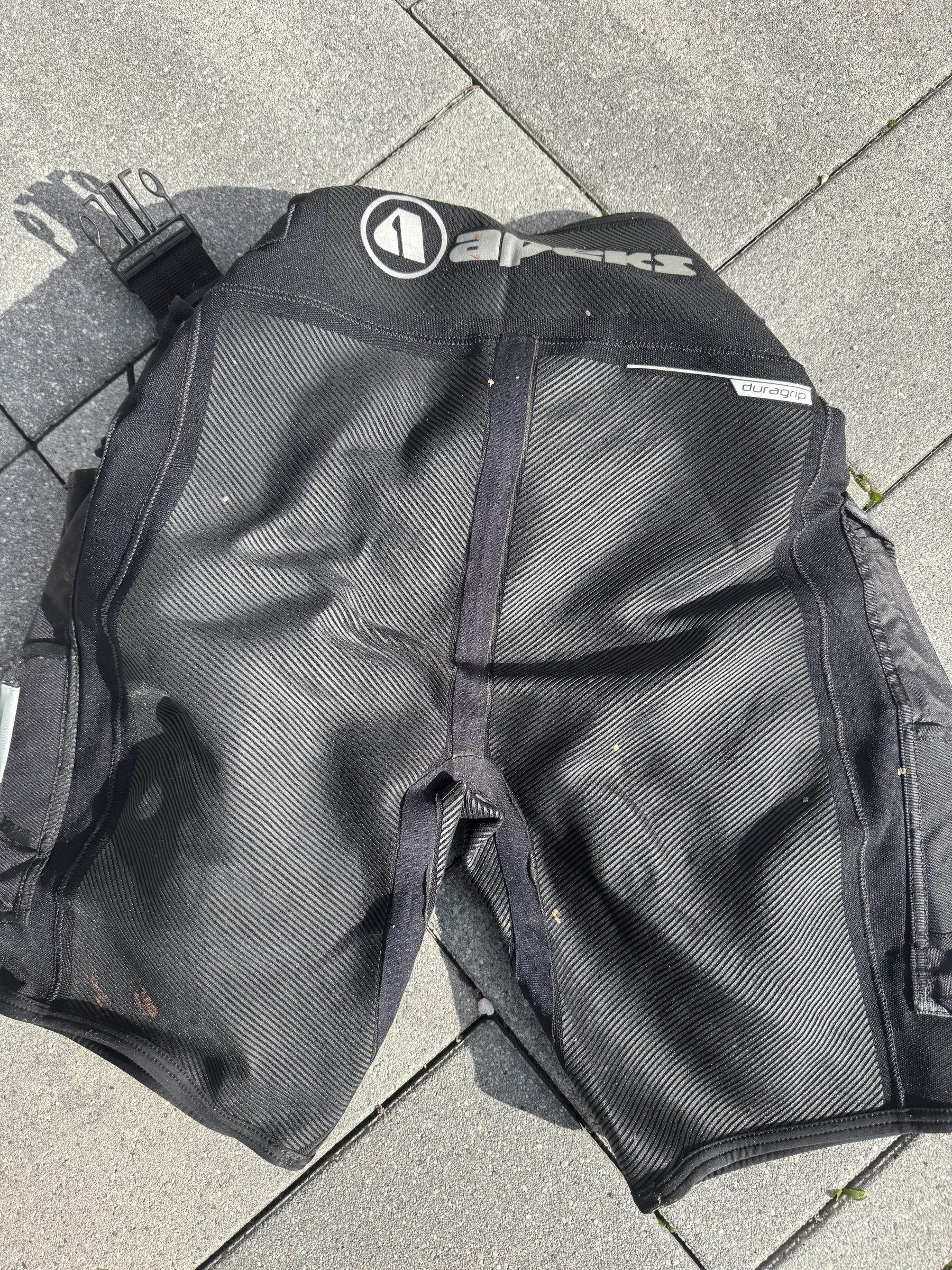 Apeks Tech Short L