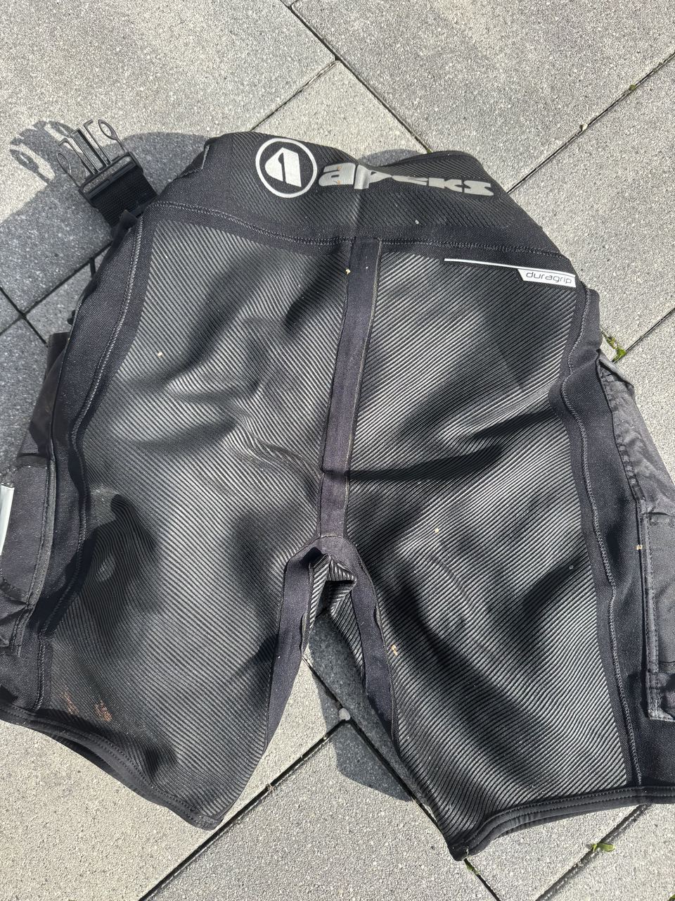 Apeks Tech Short L