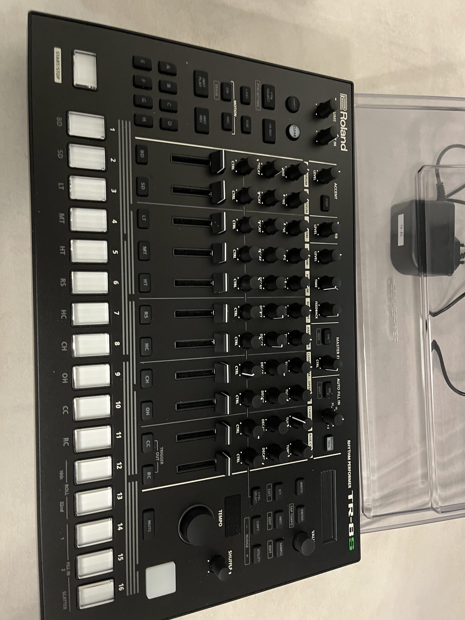Roland TR-8S